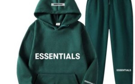 Essential Hoodie: Made for Everyday Comfort and Urban Cool Vibes