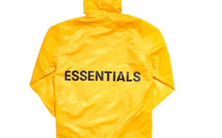 Essentials Pullover Hoodie – Style Meets Comfort