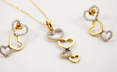 What Makes a Birthstone Necklace the Best Gift for Mom?