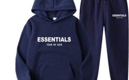 Essential Hoodie: Style That Never Fades