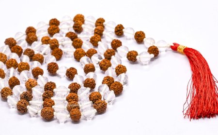 Clear Quartz Power: Benefits of Wearing a Sphatik Mala