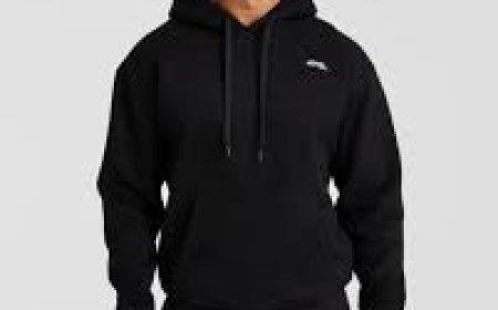 Is the Essentials Hoodie Still Trendy in 2025? Fashion Forecast