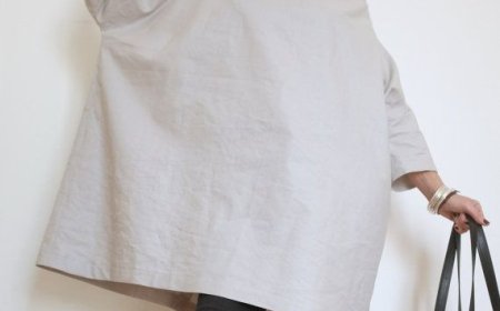 Wholesale Scarves and Accessories UK: Building a Winning Clothing Collection