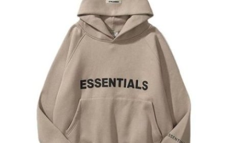 The Essential Pullover Hoodie with Kangaroo Pocket: A Staple for Every Wardrobe